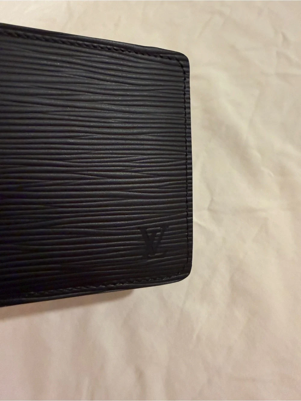 Louis Vuitton compact bi